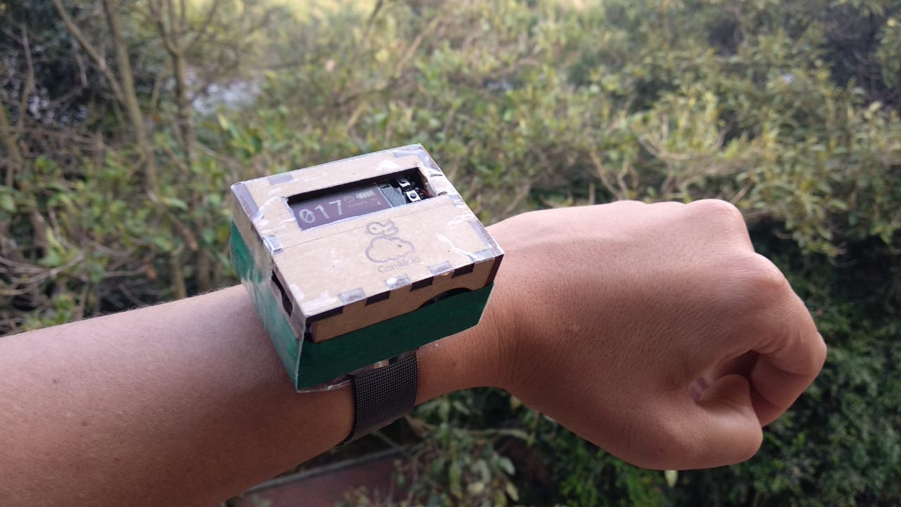 Nueva versión de CanAirIO  tipo reloj, un modelo más pequeño y portátil.
