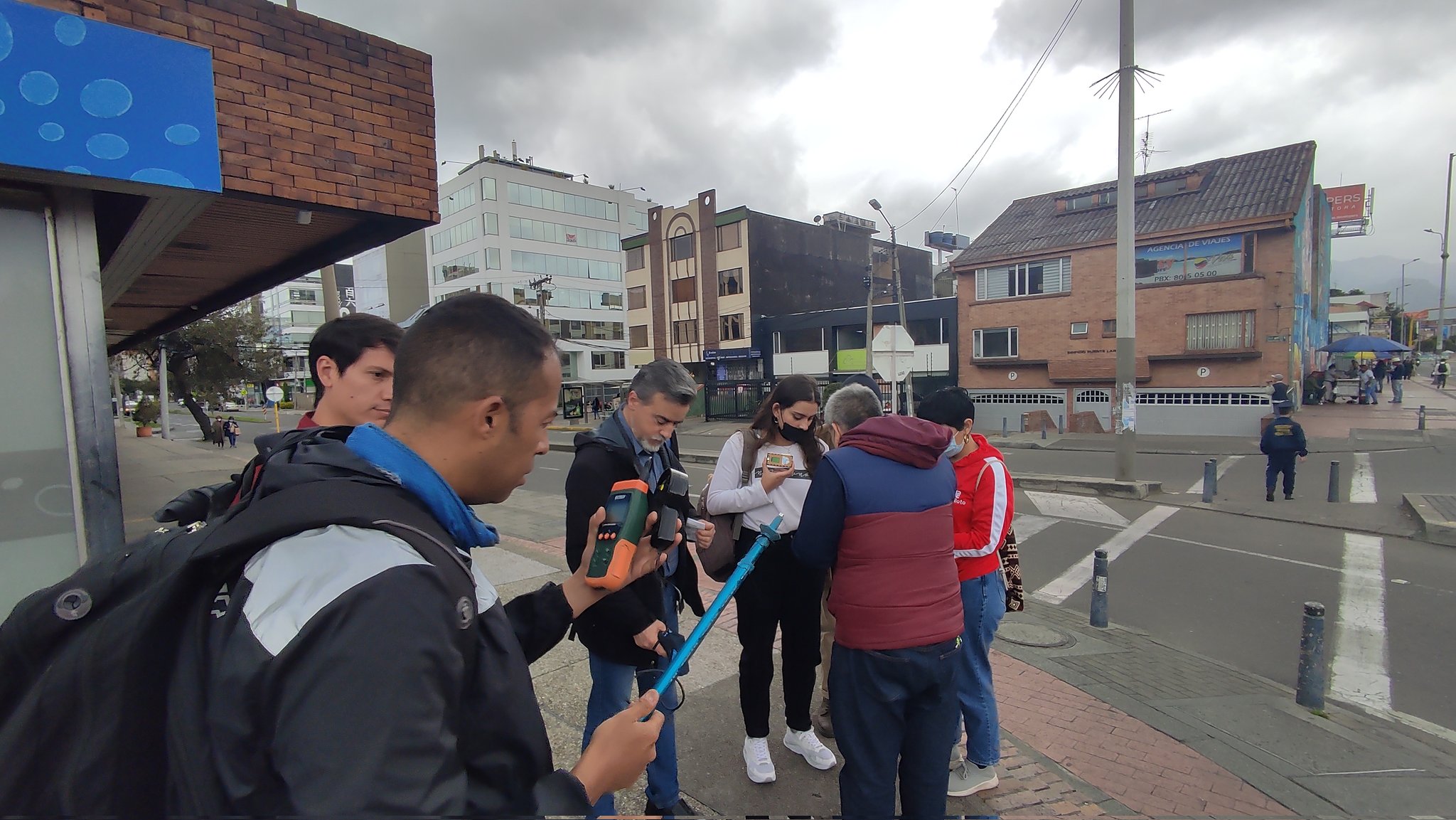 Mediciones de Material Particulado PM2.5, ruido, temperatura y viento entre dos rutas peatonales