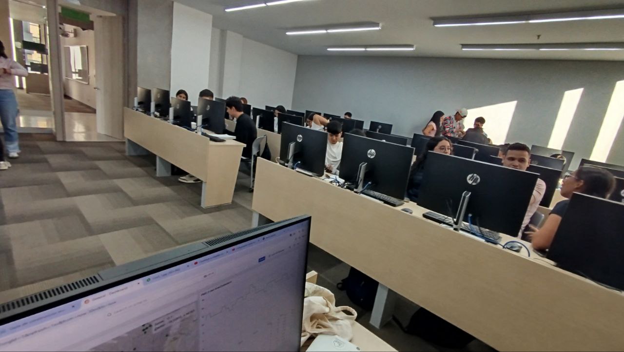 Taller de armado de sensores en la Universidad Central